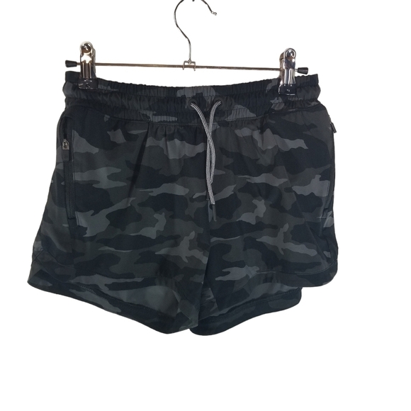 Athleta Gir All Play 3" black camo running shorts - Picture 1 of 9